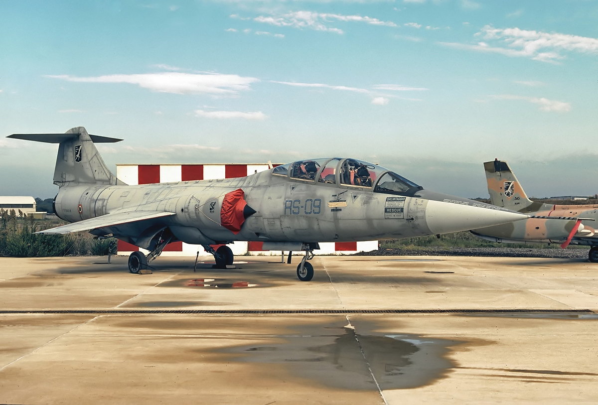 Lockheed_TF-104G_Starfighter,_Italy_-_Air_Force_JP6766155.jpg