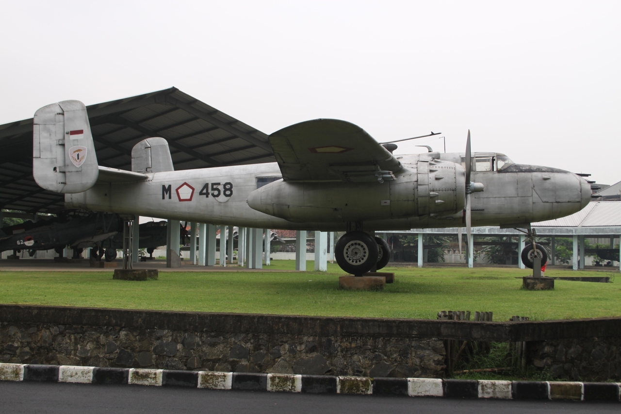 M-458_NA_B-25_Mitchell_Indonesian_Airforce_28716866114929.jpg