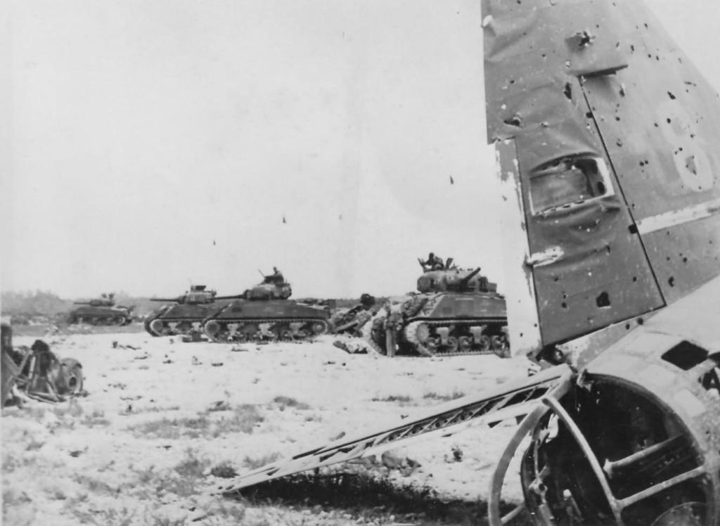 M4A2_Sherman_Tanks_Peleliu_Airfield_zpsc1e30ef3.jpg