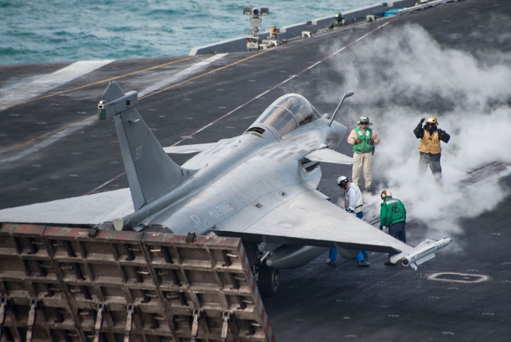 Marine_Nationale_28French_Navy29_and_US_Navy_joint_Aircraft_Carriers_deployment_4.jpg