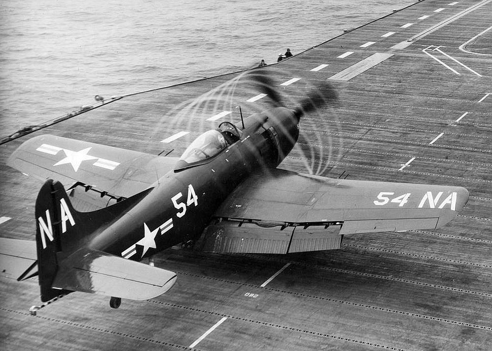 Martin-Mauler-USS-Kearsage-1949.jpg