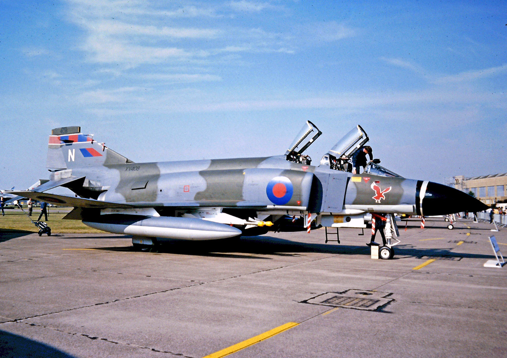 McDonnell_F-4M_Phantom_XV408_23_N_Finn_30_7_77_edited-2~0.jpg