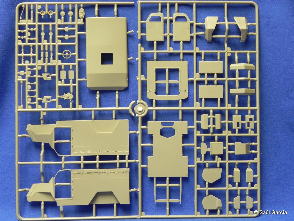 MM35106Sprue1front.JPG