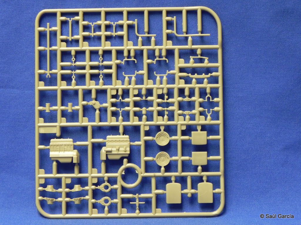 MM35106Sprue2front.JPG