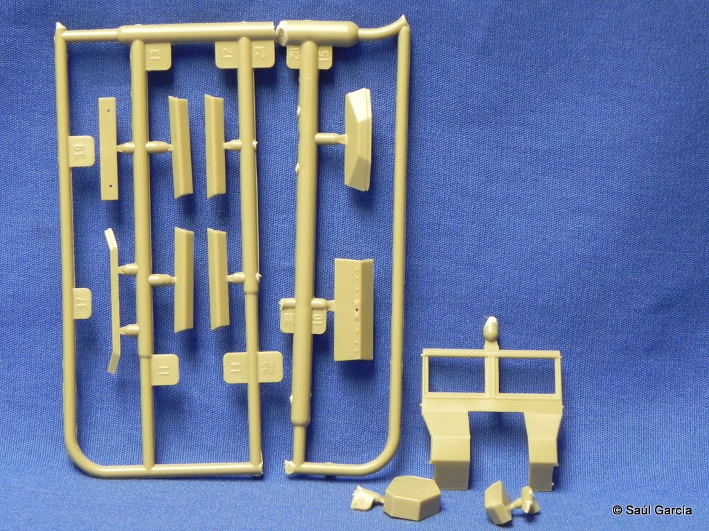 MM35106Sprues.JPG