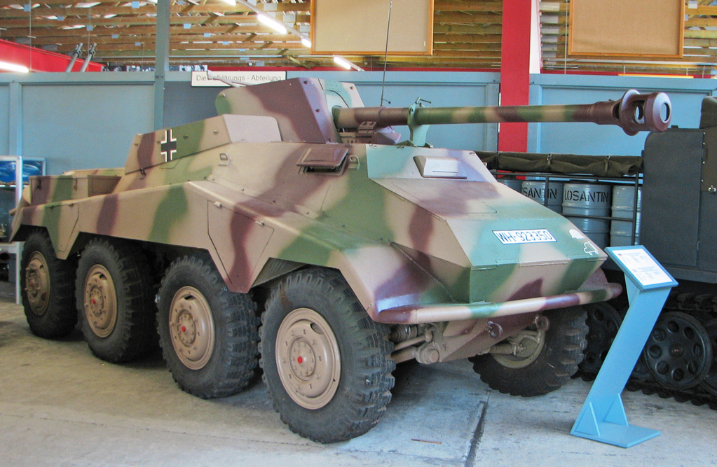 Munster_SdKfz234_4_side_28dark129.jpg