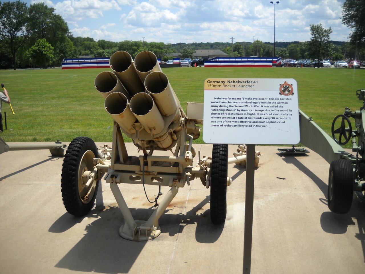 Nebelwerfer_41_rocket_launcher_front_view_1280.jpg