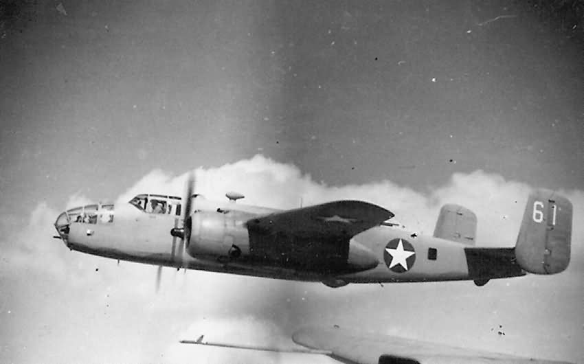 North_American_B-25C_Bomber_in_Flight_61.jpg