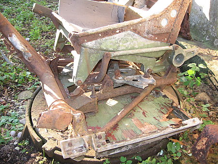 Pe-2_pilot_seat.jpg