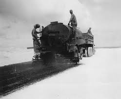 Pouring_Asphalt_on_Okinawa.jpg