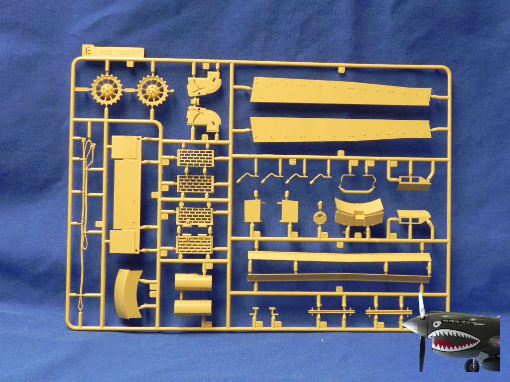 RFM5001Tiger1SprueTreeEfront.JPG