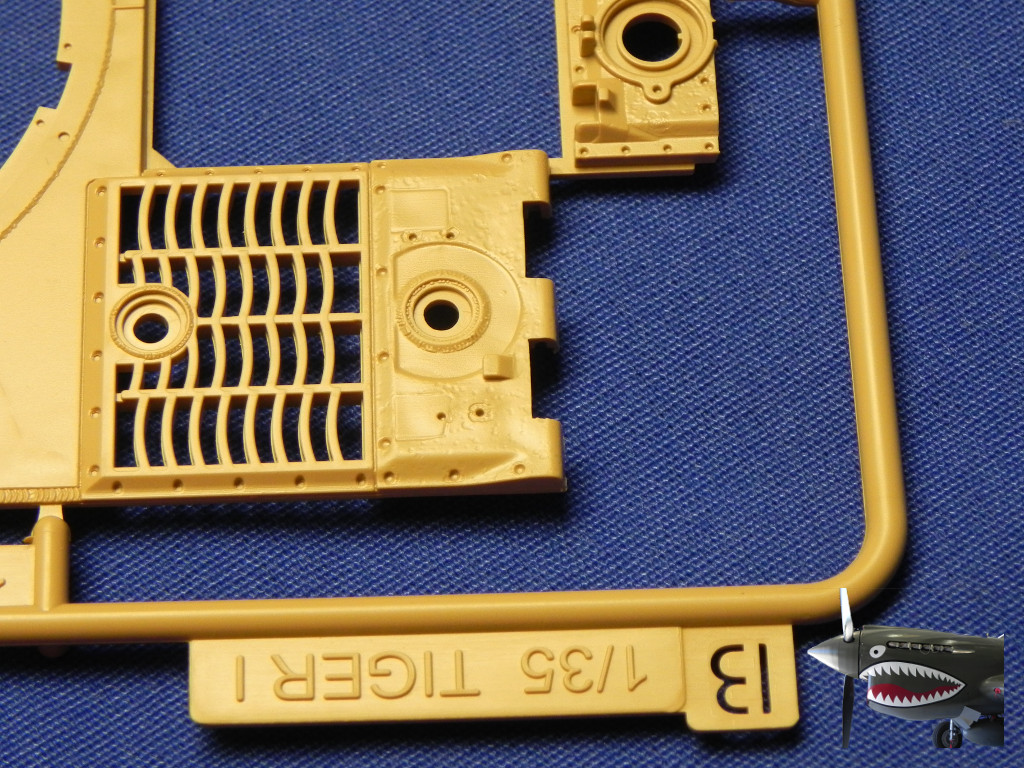 RFM5001Tiger1SprueTreezDetails07.JPG