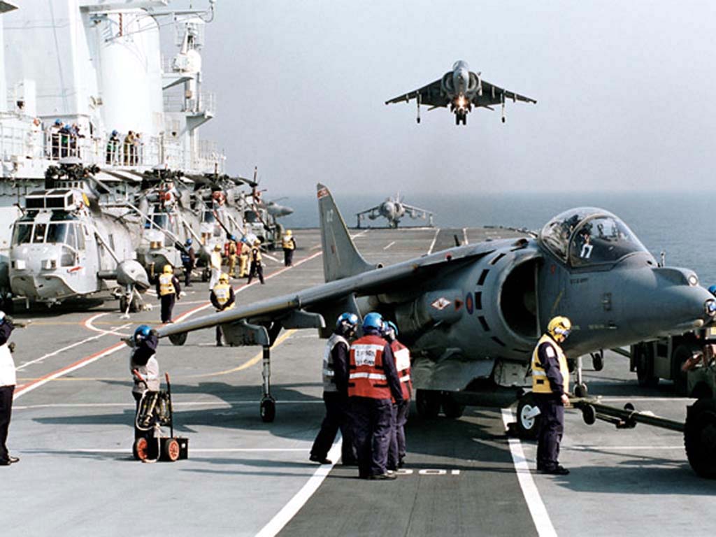 Royal_Navy-Harrier_landing_on_HMS_Ark_Royal.jpg