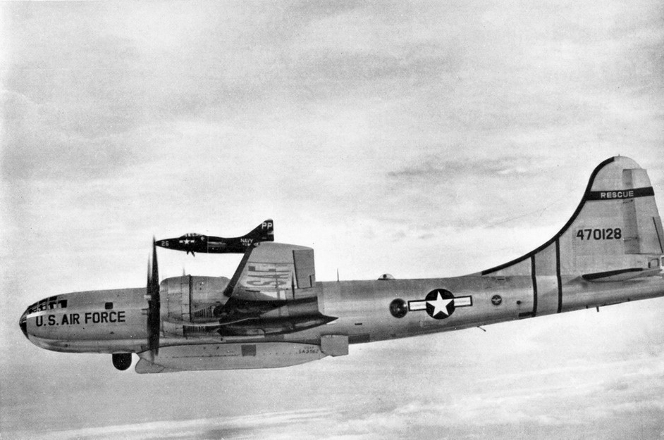 SB-29_Super_Dumbo_in_flight_with_F9F-5P_c1955.jpg