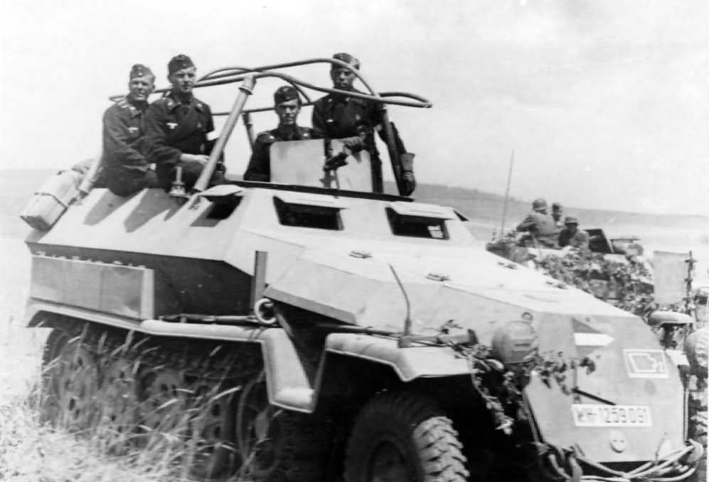 Sd_Kfz_251_halftrack_10.jpg