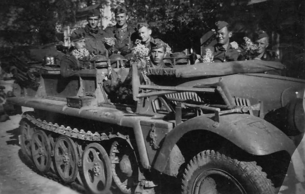 Sd_Kfz__10__leichter_Zugkraftwagen_1t_halftrack.jpg