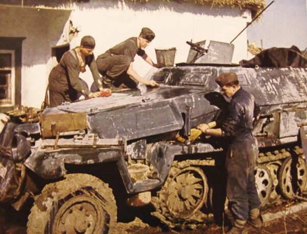 SdKfz 251 extreme weathering