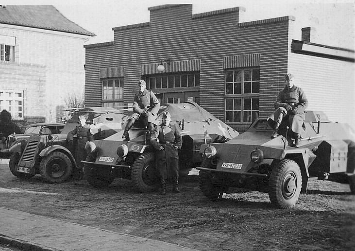 SdKfz221_007_early_v2.jpg