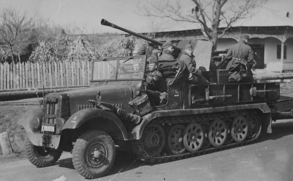 SdKfz_6-2_with_Flak_36.jpg