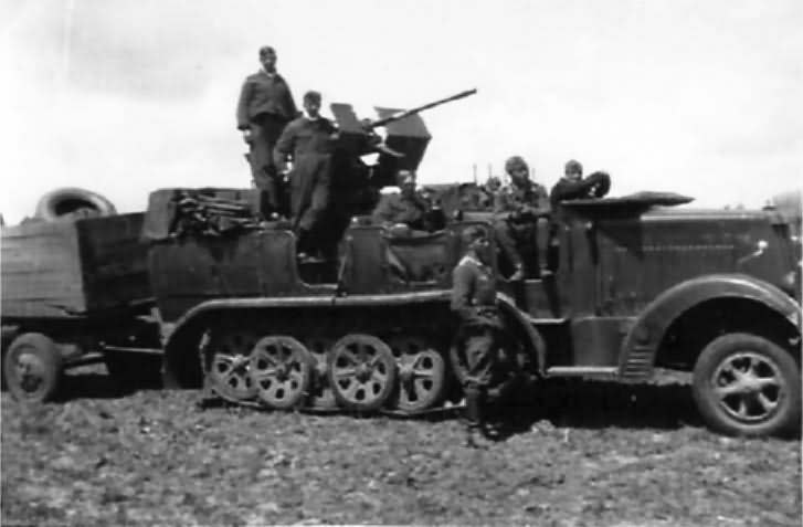 SdKfz_6_with_2_cm_Flak.jpg