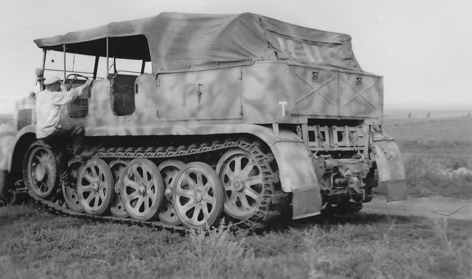 sdkfz_8_halftrack_Italy_1944.jpg