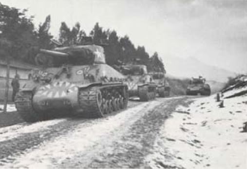 ShermanM4A3E8CcompanyRicesReddevils89thTankBattalion25thInfantryDivisionRoHanCoreaMarzo1951.jpg