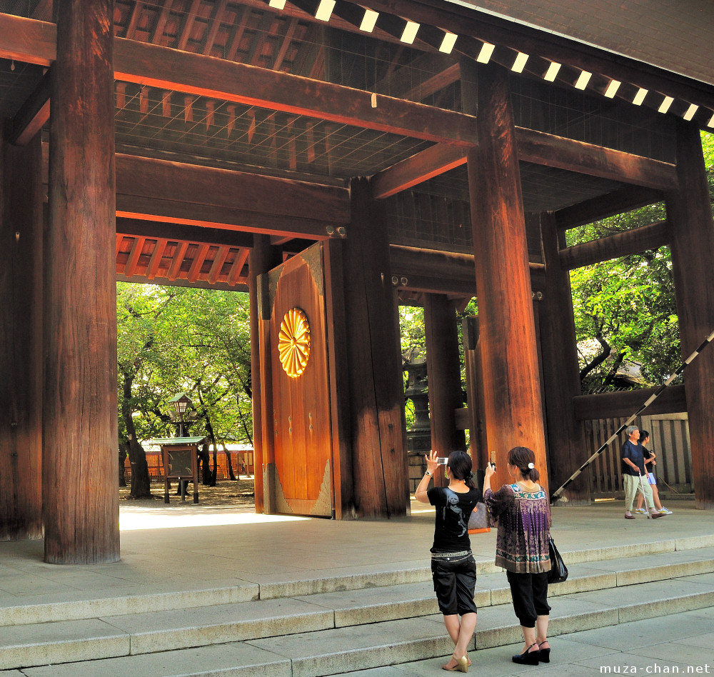 shinmon-gate-yasukuni-shrine-big_zps56da5231.jpg