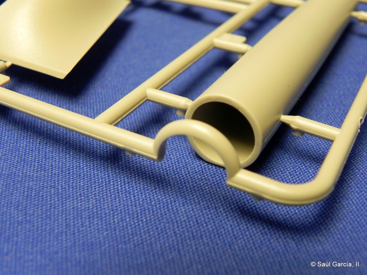 Trumpeter09535BarSprueCdetail3.jpg