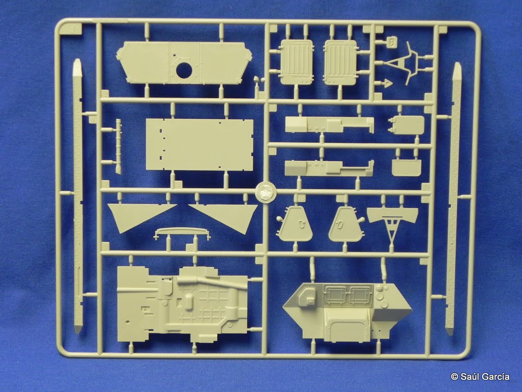 TrumpeterBTR70EarlySprueJfront.JPG