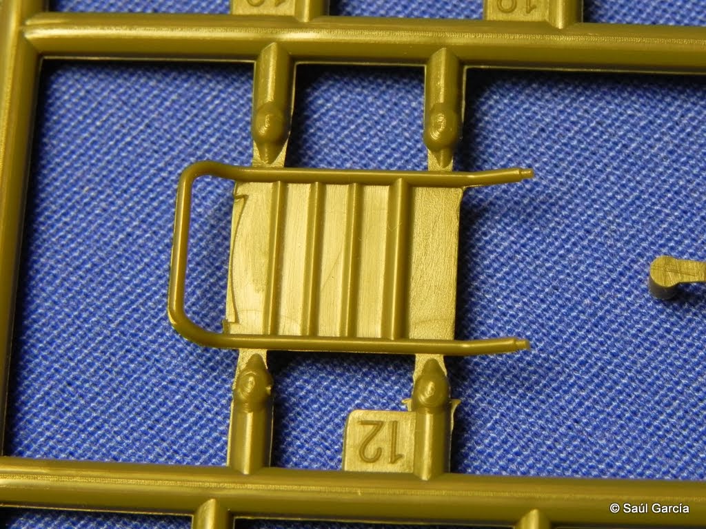 TrumpeterGAZ67BxDetails04.JPG