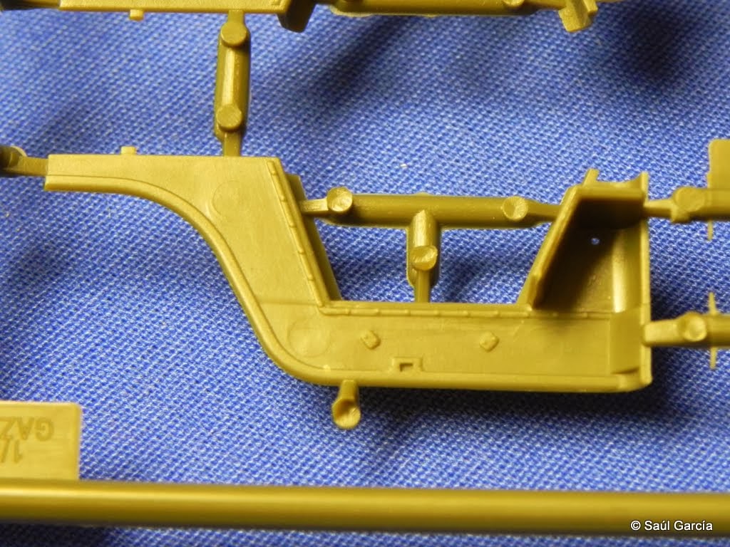 TrumpeterGAZ67BxDetails14.JPG