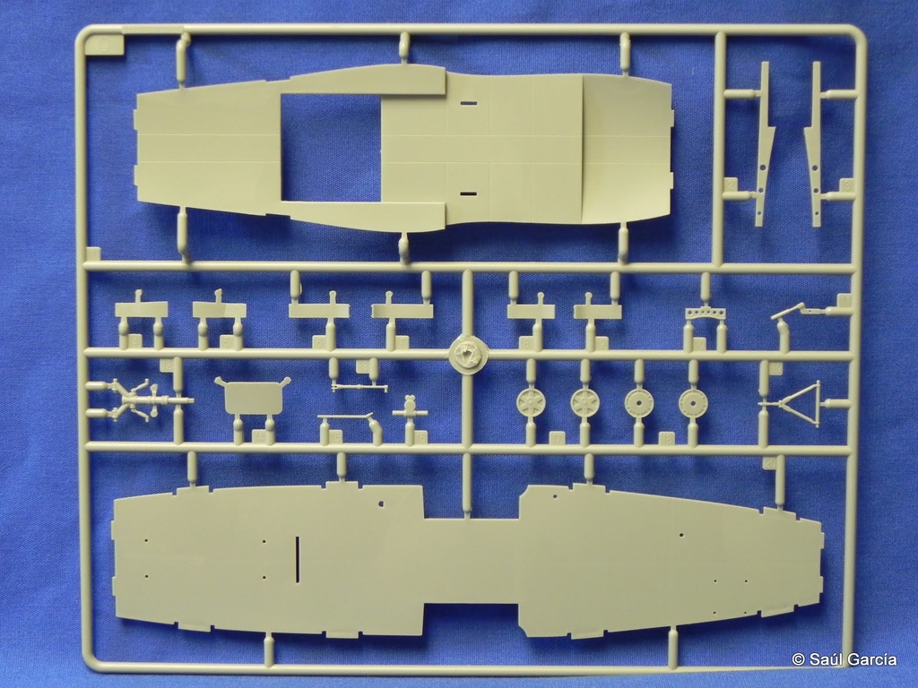 TrumpeterHu16SprueGfront.JPG