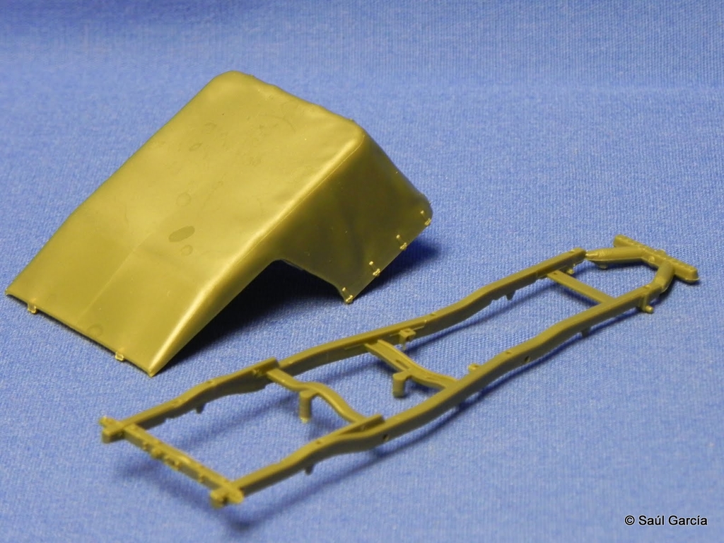 TrumpeterUAZ469SprueFrame1.JPG