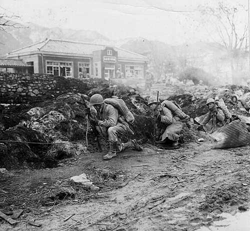 U_S__Marines_in_the_Korean_War_001.jpg