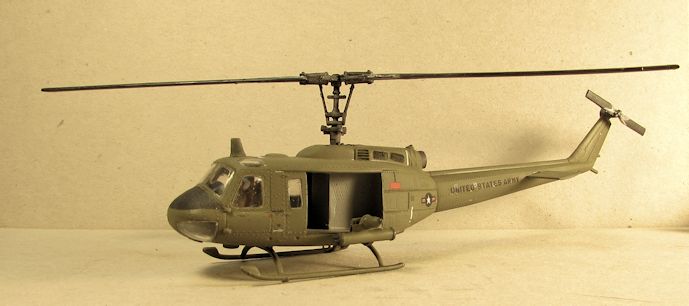 US_Army_UH_1D_Huey_Gunship_I.jpg