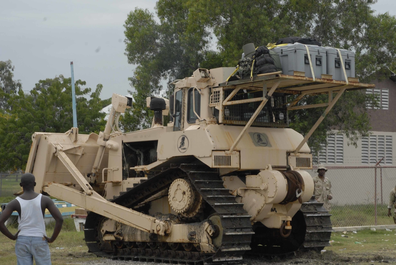 US_NAVY_Seabees_bulldozer_in_Port-Au_Prince.jpg