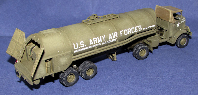 USAAF_Autocar_U-7144-T_Tractor_and_F-1_Fuel_Trailer_II.jpg