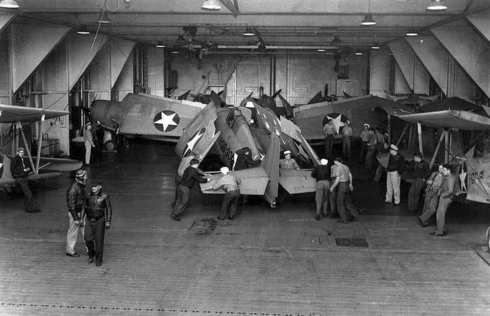 USS-LongIsland-Jun42.jpg