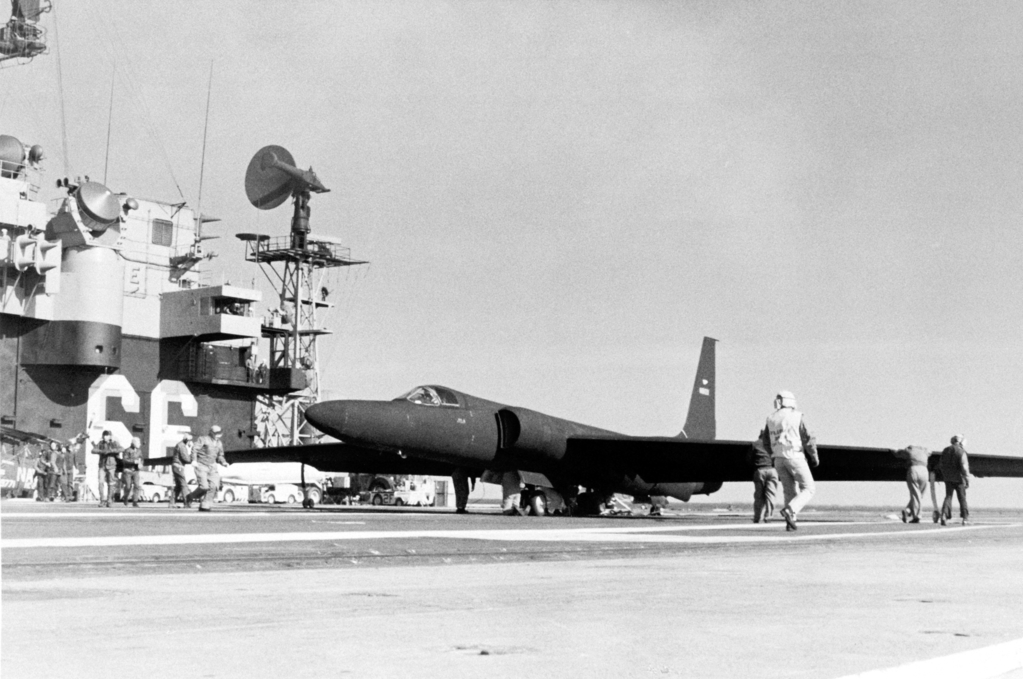 USS_America_28CV-6629_with_a_U-2.jpg