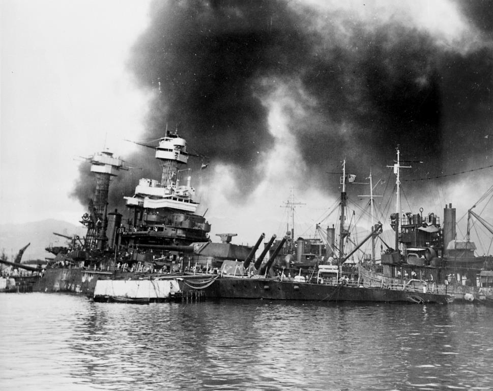 USS_California_28BB-4429_sinking_at_Pearl_Harbor_1941.jpg