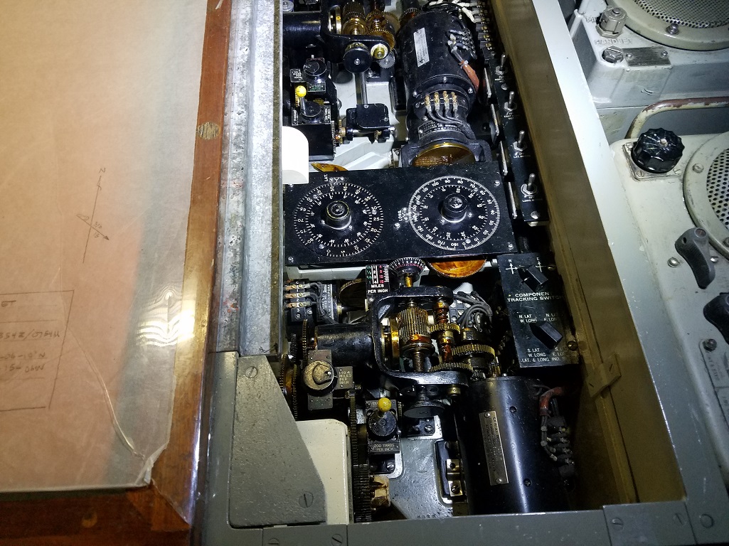 USS_Hornet_CIC_Analog_nav_coumputer.jpg