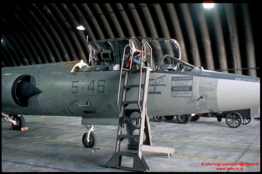 vista_laterale_con_scaletta_MM6737_F-104_ASA-M.jpg