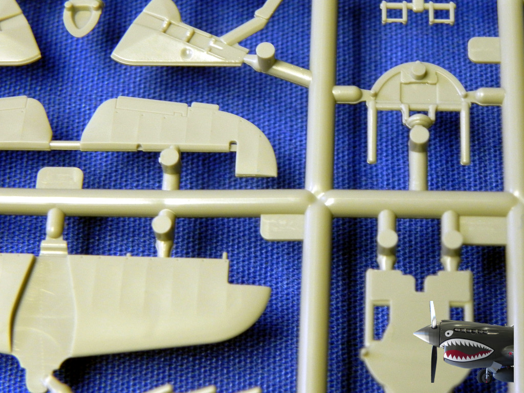 ArmaHobby72035HurrMkIIcSprue7.JPG