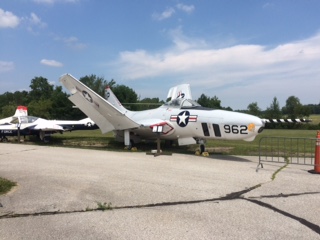 hef8904f.JPG