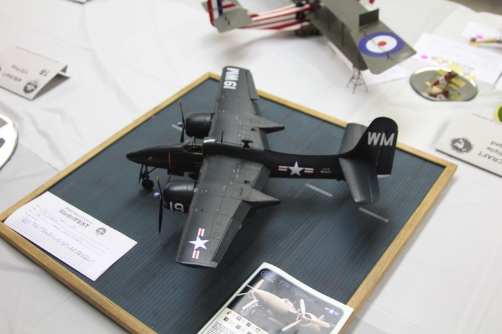 h4427a10.jpg