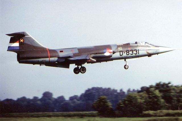 F-104954_D8331_312_sqn_shark_nose_and_durch_colors640px.jpg