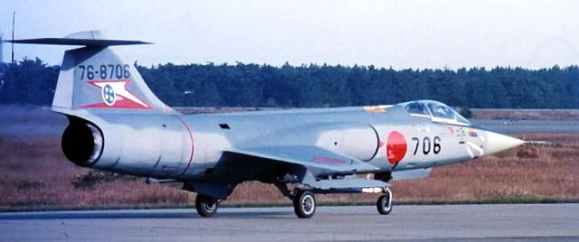 f-104jshrkcc706640px.jpg