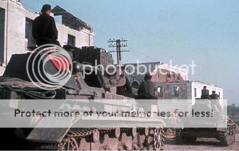 Bundesarchiv_Bild_169-0861_Panzer_IV_auf_dem_Weg_zum_Angriff.jpg