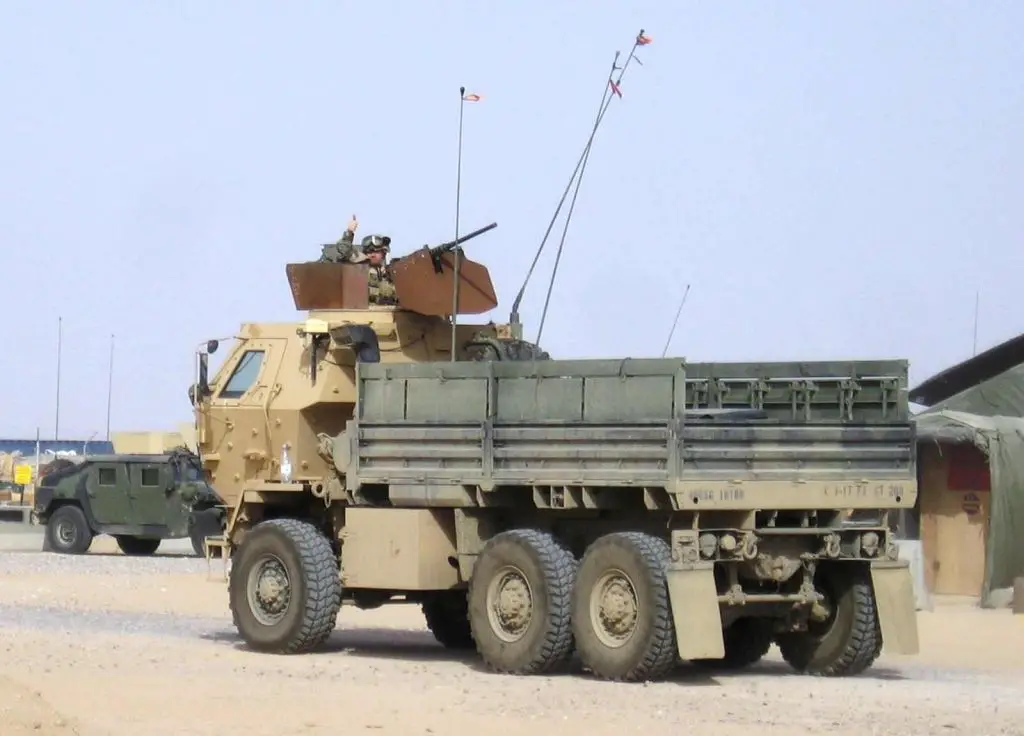 FMTV_armoured_truck_United_states_army_forum_ArmyRecognition_003.jpg