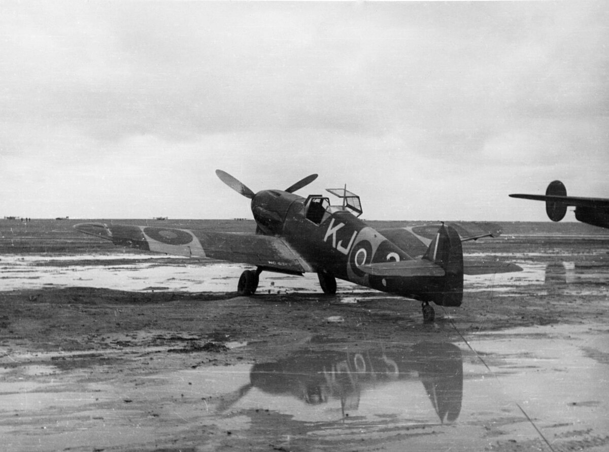 1200px-Bf_109F_SAAF_KJ-%3F_on_ramp.jpg